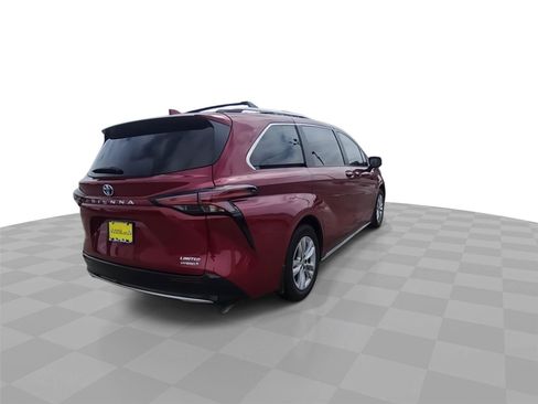 Used 2023 Toyota Sienna Limited FWD image 8