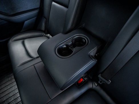 Used 2022 Tesla Model Y Long Range image 52