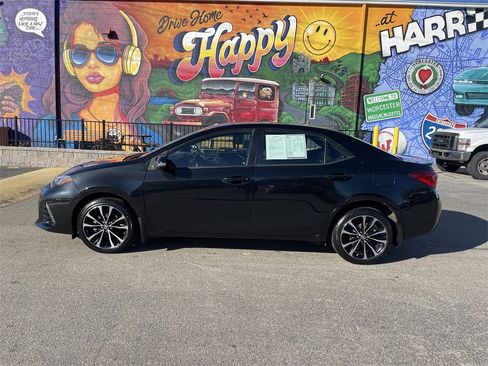 Used 2017 Toyota Corolla SE image 2