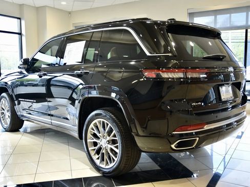 Used 2025 Jeep Grand Cherokee Summit AWD/4WD image 4
