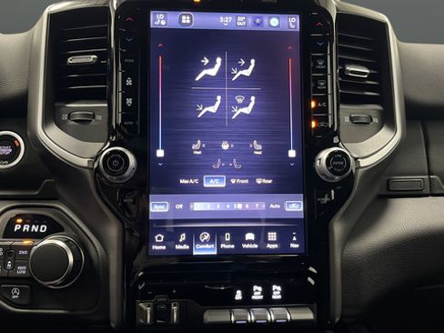 New 2026 RAM 1500 4x4 Crew Cab image 18