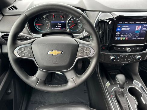 Used 2023 Chevrolet Traverse LT FWD image 16