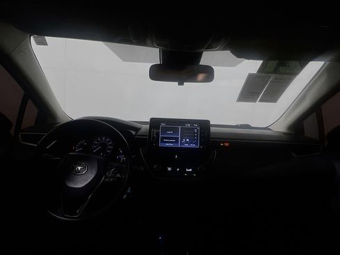 Used 2021 Toyota Corolla LE FWD image 29