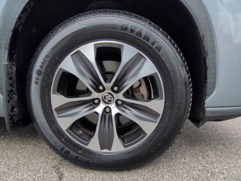 Used 2021 Toyota Highlander XLE image 11