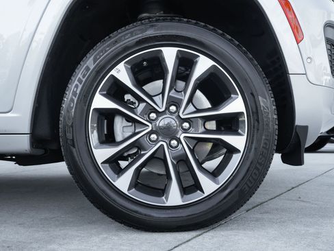 Used 2024 Jeep Grand Cherokee L Overland w/ Trailer Tow Package image 27