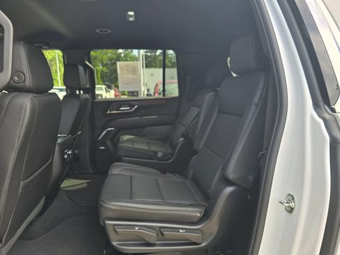 Used 2025 GMC Yukon XL Denali AWD/4WD image 25