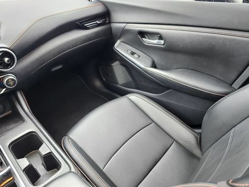 Used 2022 Nissan Sentra SR w/ SR Premium Package FWD image 15