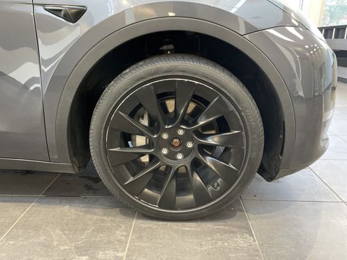 Used 2022 Tesla Model Y Long Range AWD/4WD image 13