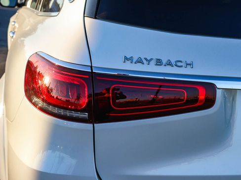 Used 2023 Mercedes-Benz Maybach GLS 600 4MATIC image 12