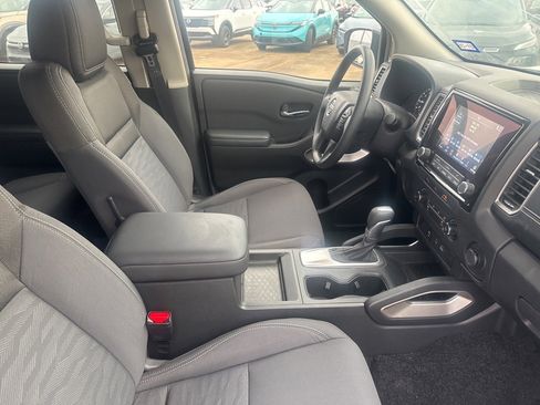 Used 2024 Nissan Frontier SV w/ Technology Package image 13