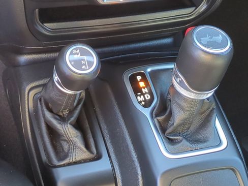 Used 2023 Jeep Wrangler Unlimited Sahara image 26