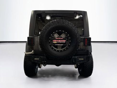 Used 2016 Jeep Wrangler Unlimited Rubicon w/ Connectivity Group AWD/4WD image 7