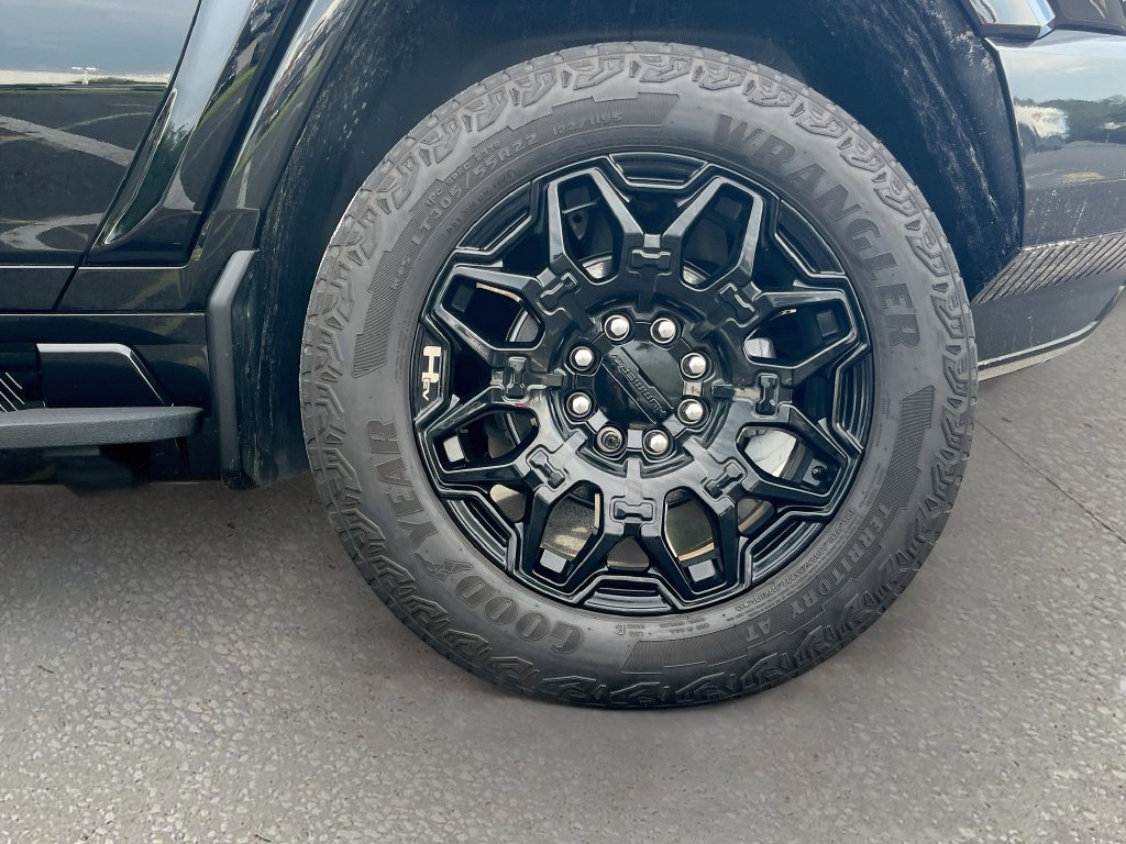 Used 2025 GMC Hummer EV 2X AWD/4WD image 30