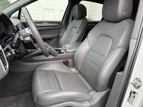 Used 2023 Porsche Cayenne Platinum Edition AWD/4WD image 23