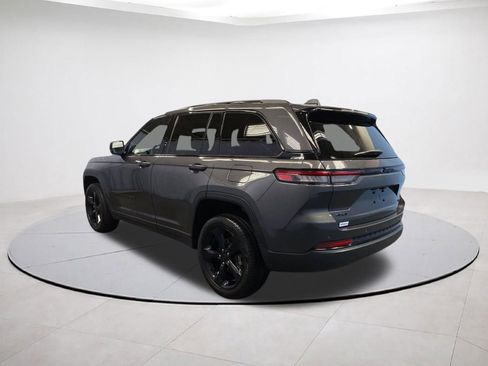 Certified 2025 Jeep Grand Cherokee Limited w/ Black Appearance Package AWD/4WD image 4