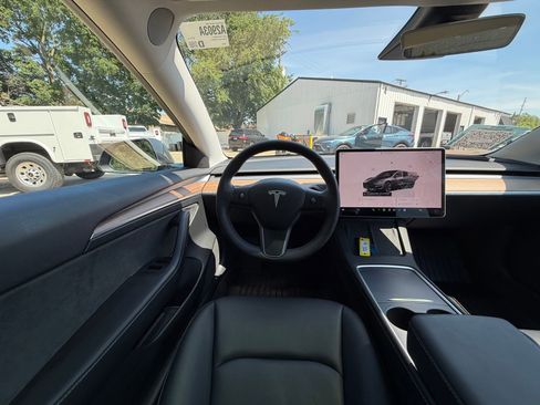 Used 2023 Tesla Model 3 Standard Range RWD image 2