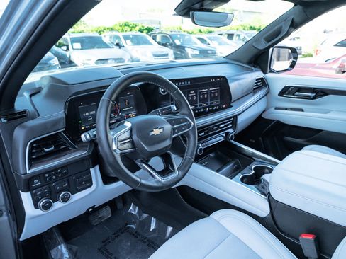 Used 2025 Chevrolet Suburban Premier AWD/4WD image 15