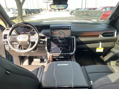 New 2026 GMC Yukon XL Denali w/ Denali Reserve Package image 12