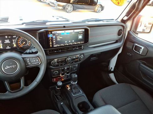 Used 2025 Jeep Wrangler Unlimited Rubicon image 7