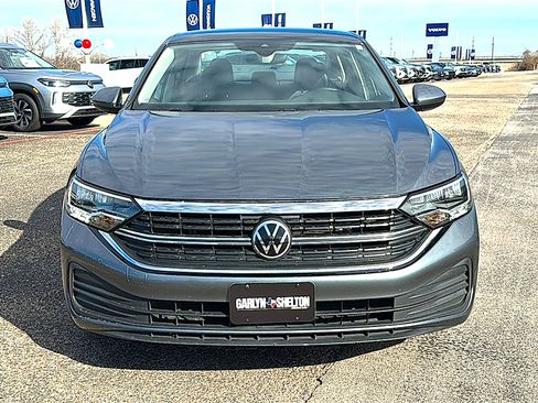 Used 2024 Volkswagen Jetta SE image 11