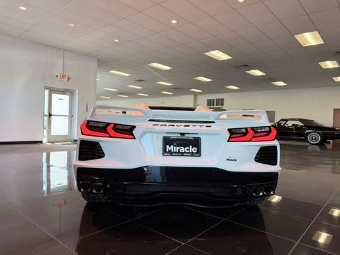 Used 2023 Chevrolet Corvette Stingray Premium Conv w/ Z51 Performance Package RWD image 12