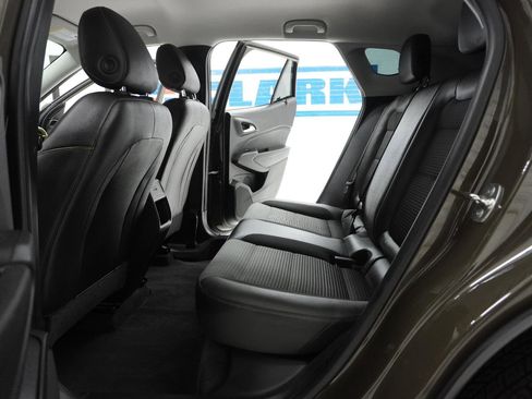 Used 2024 Chevrolet Trax LT w/ Driver Confidence Package FWD image 31