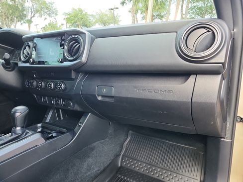 Used 2020 Toyota Tacoma TRD Off-Road AWD/4WD image 21