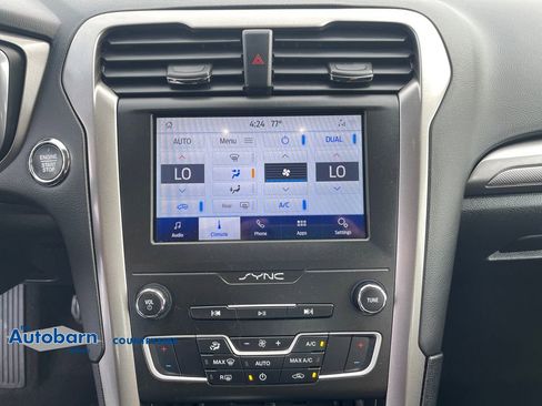 Used 2020 Ford Fusion SE FWD image 18