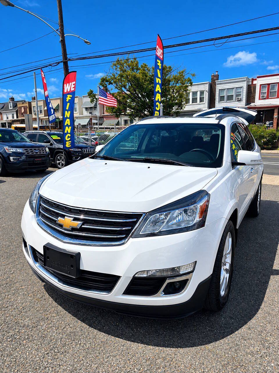 Used 2017 Chevrolet Traverse LT w/ Style and Technology Package AWD/4WD image 3
