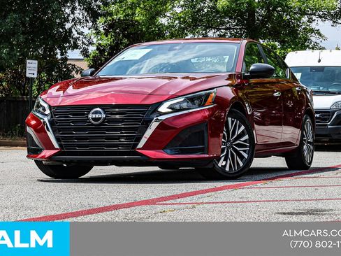 Used 2025 Nissan Altima 2.5 SV FWD image 3