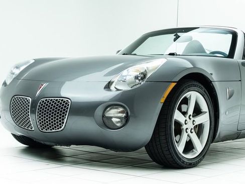 Used 2007 Pontiac Solstice Convertible w/ Premium Package RWD image 10