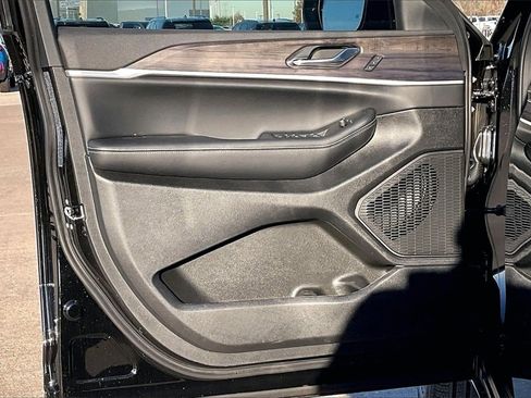 New 2025 Jeep Grand Cherokee Limited image 13