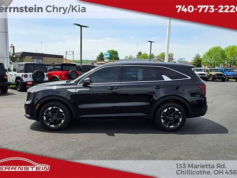 Used 2025 Kia Sorento S FWD image 4