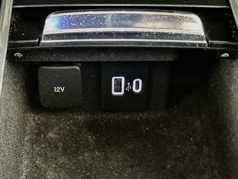 Used 2023 Lincoln Corsair FWD w/ Rear Removable Package Tray image 19