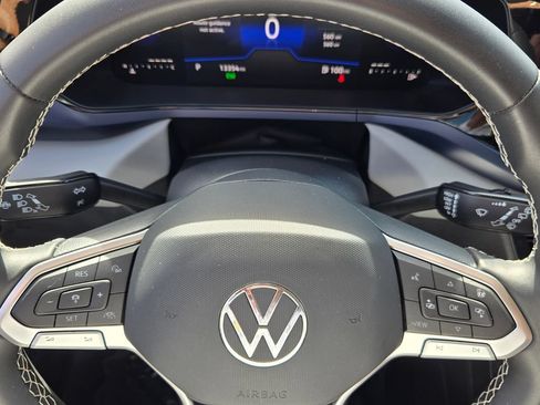 Certified 2023 Volkswagen Taos SE FWD image 23