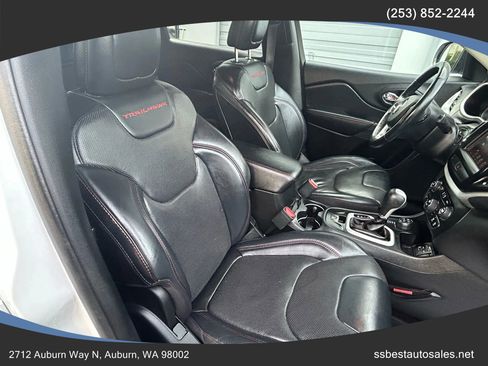 Used 2016 Jeep Cherokee Trailhawk w/ Leather Interior Group image 23