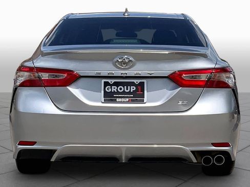 Used 2019 Toyota Camry SE FWD image 5
