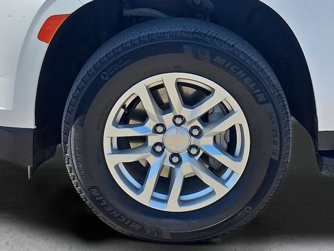 Used 2024 Chevrolet Suburban LT RWD image 11