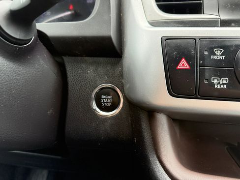 Used 2017 Toyota Highlander XLE AWD/4WD image 26