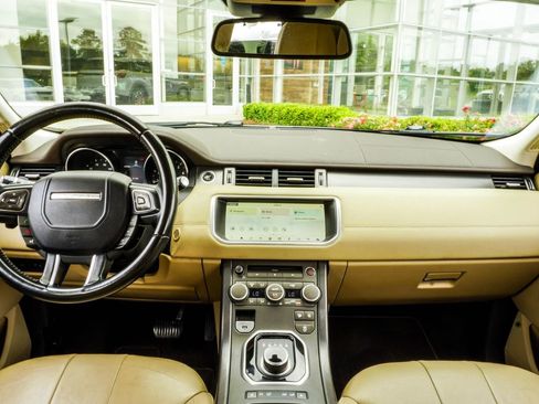 Used 2018 Land Rover Range Rover Evoque SE AWD/4WD image 4