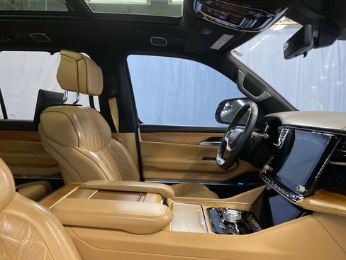 Used 2022 Jeep Grand Wagoneer Series III w/ Rear Seat Video Group 1 image 50