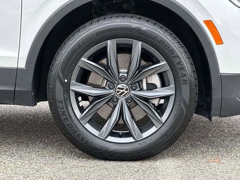 Certified 2023 Volkswagen Tiguan SE image 6