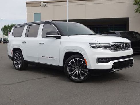 Used 2023 Jeep Grand Wagoneer Series III w/ HD Trailer Tow Package AWD/4WD image 6