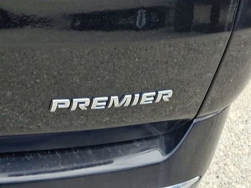 Used 2023 Chevrolet Traverse Premier AWD/4WD image 38