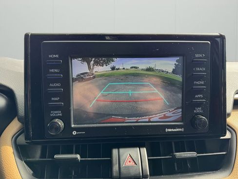 Used 2022 Toyota RAV4 LE AWD/4WD image 13