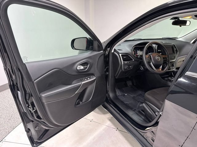 Used 2019 Jeep Cherokee Latitude w/ Popular Appearance Group AWD/4WD image 7