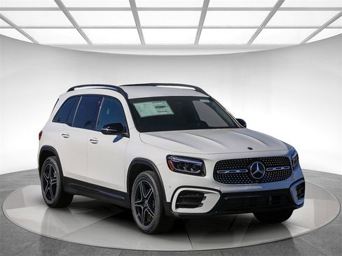 Used 2024 Mercedes-Benz GLB 250 4MATIC image 5