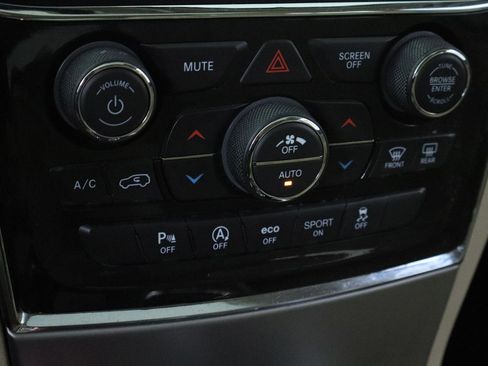 Used 2021 Jeep Grand Cherokee Limited w/ Premium Lighting Group AWD/4WD image 14