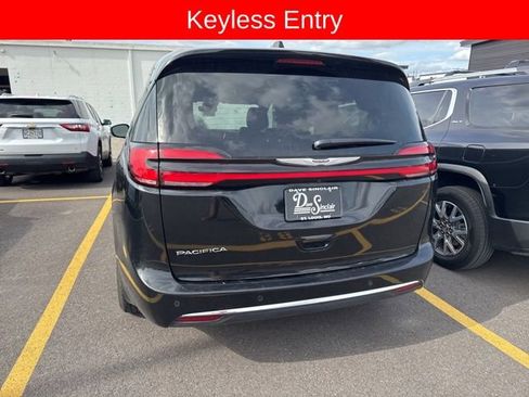 Used 2025 Chrysler Pacifica Select FWD image 7