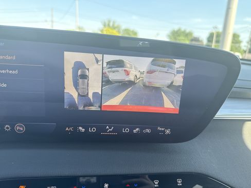 Used 2025 Buick Enclave Preferred AWD/4WD image 26